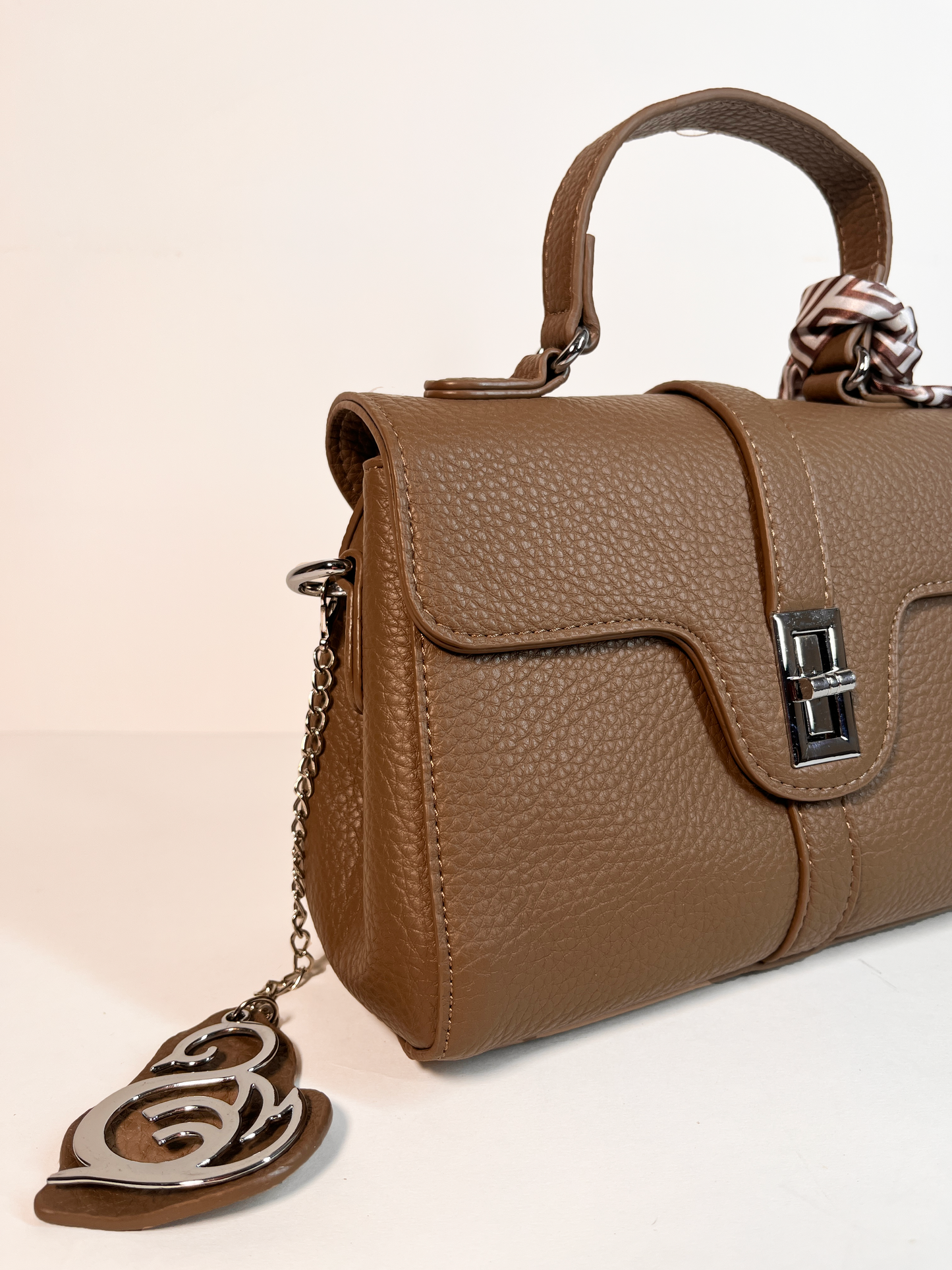 I Run The World | Handheld Bag