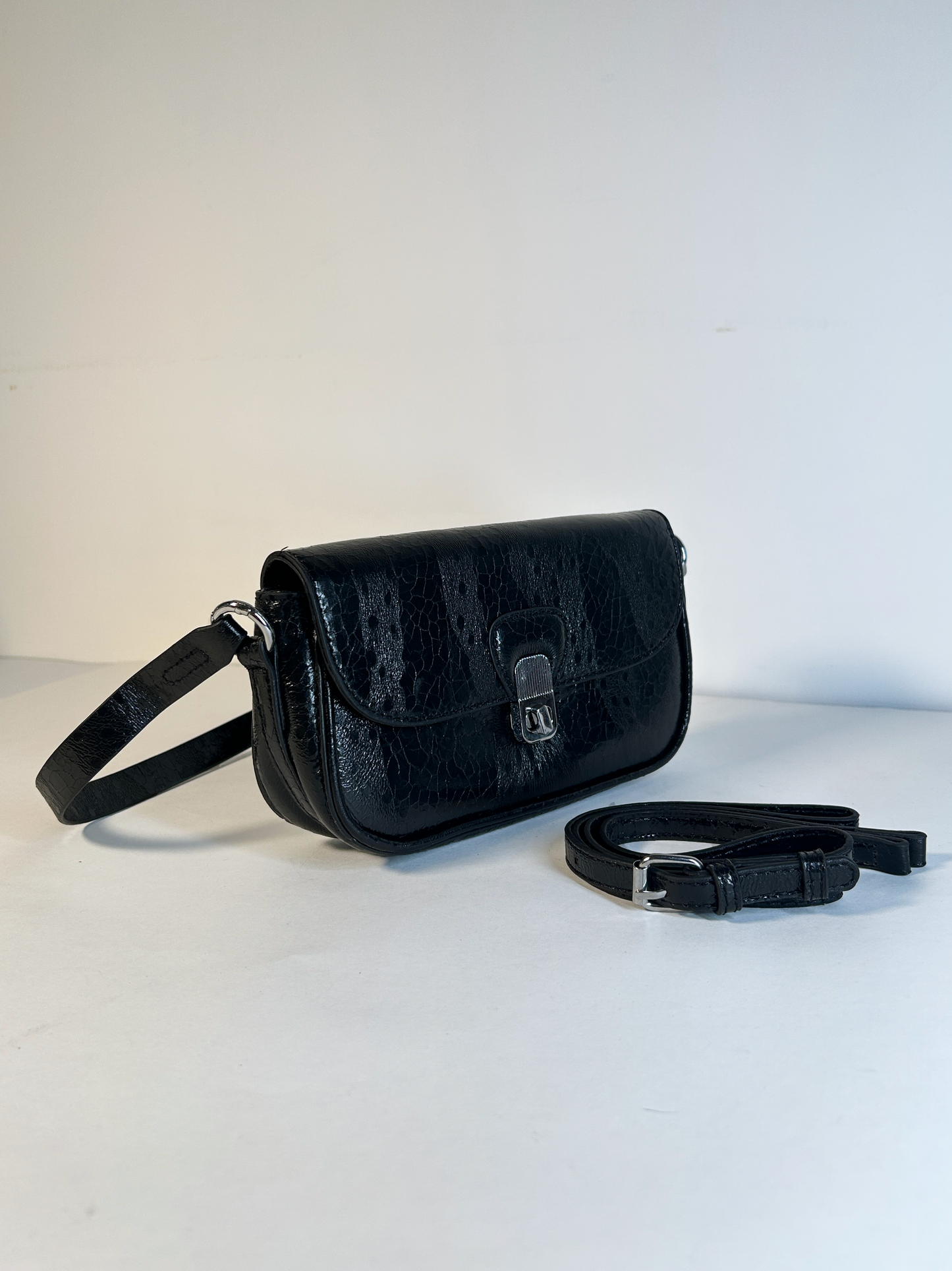 Miss Diva Black | Sling Bag
