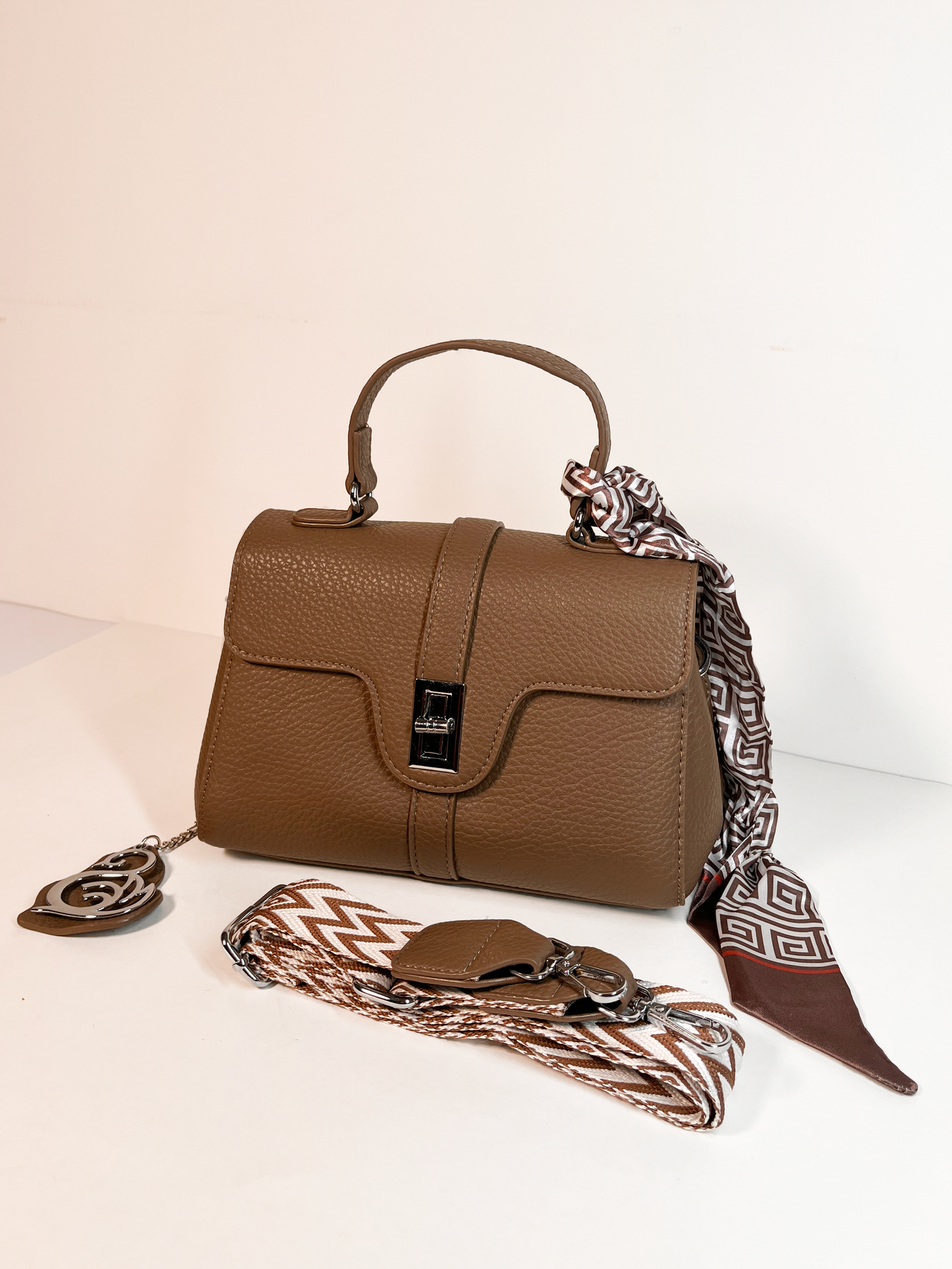I Run The World | Handheld Bag